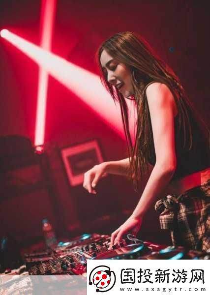 dj一個(gè)女的嗯嗯的叫什么：1.-＂DJ舞池中的她：節(jié)奏與性感的完美結(jié)合