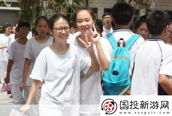 兩個媽媽陪孩子高考懷孕