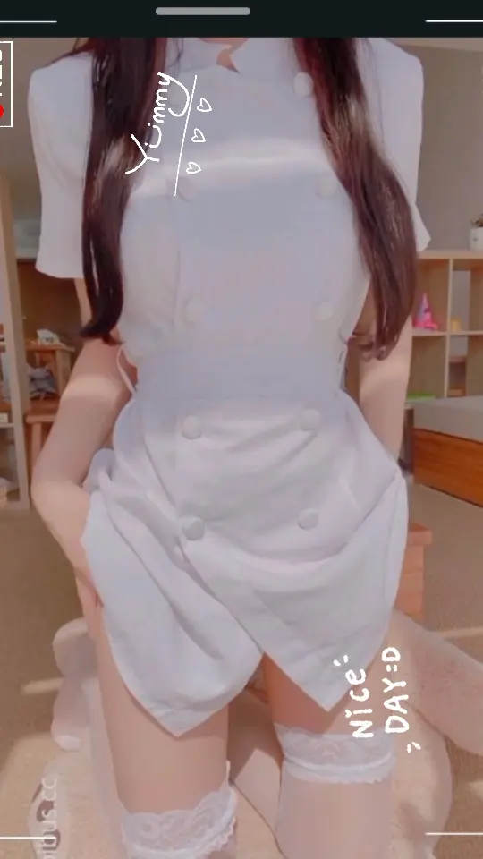 芋圓呀呀純白旗袍視頻：古典與性感的結合