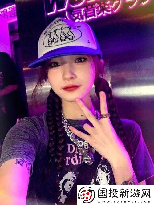 X-姓女-RAPPER-的首次亮相：震撼舞臺