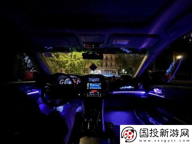 兩個(gè)人夜晚在車上能干什么：聊天聽音樂